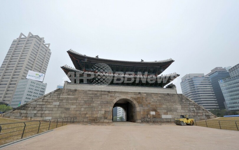 放火で焼失の南大門、復元工事終え新たな姿