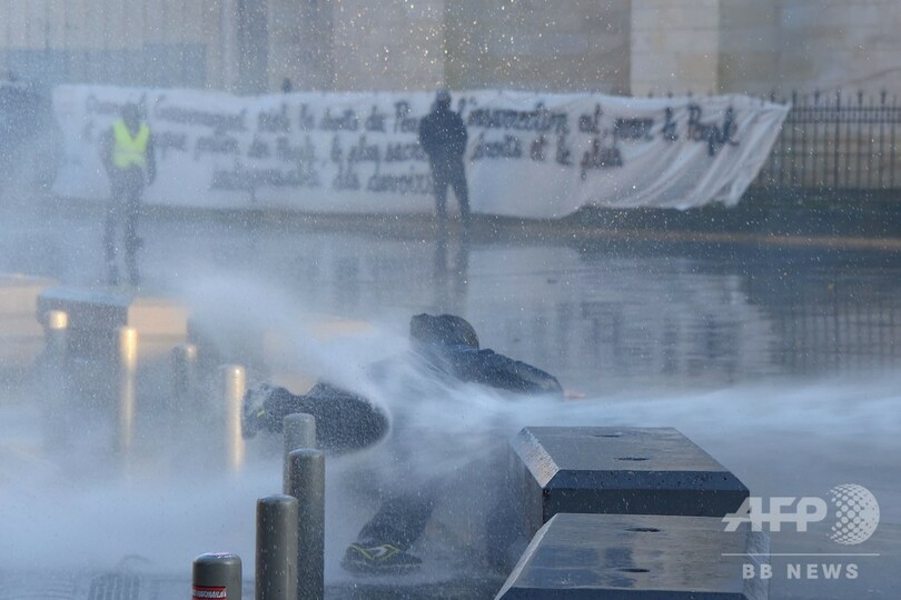 「黄ベスト」デモ14週目、仏各地で4万1500人