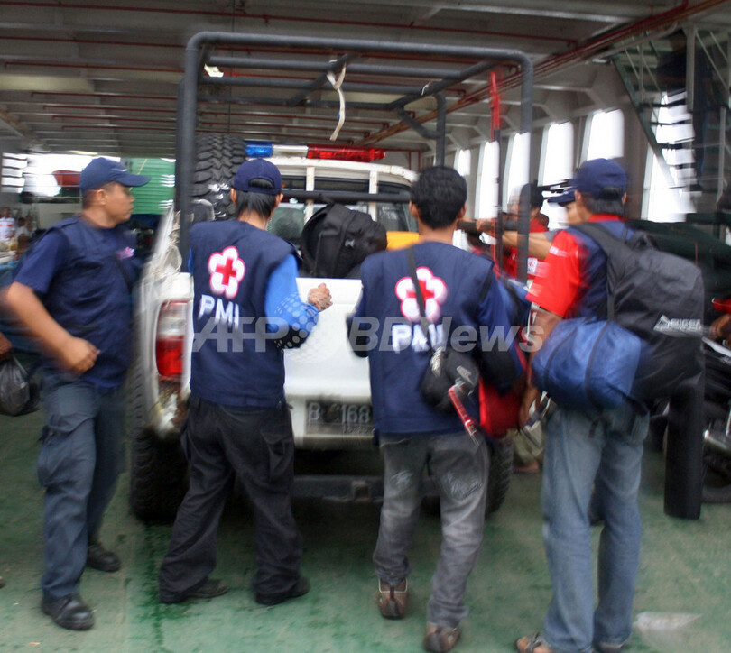 スマトラ沖地震、108人死亡 不明多数