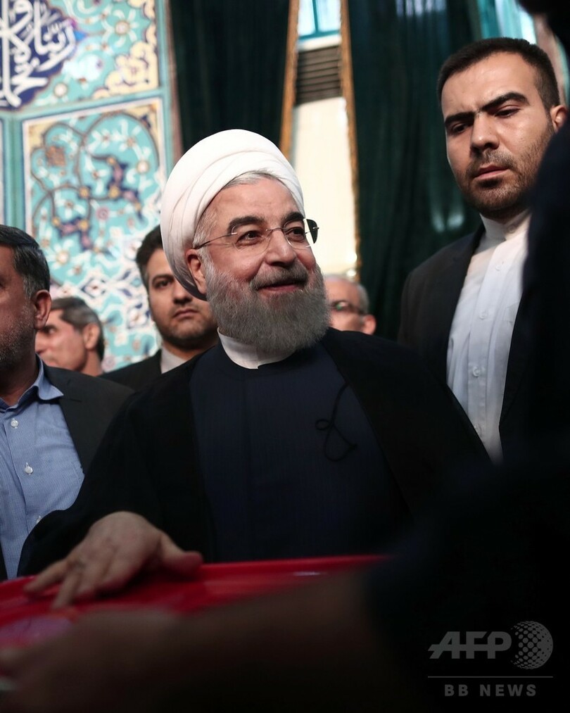 イラン大統領選、現職ロウハニ師がリード 地滑り的勝利の可能性も