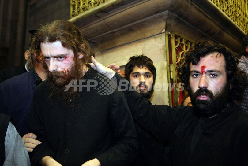 エルサレムの教会で聖職者同士が殴り合いの乱闘