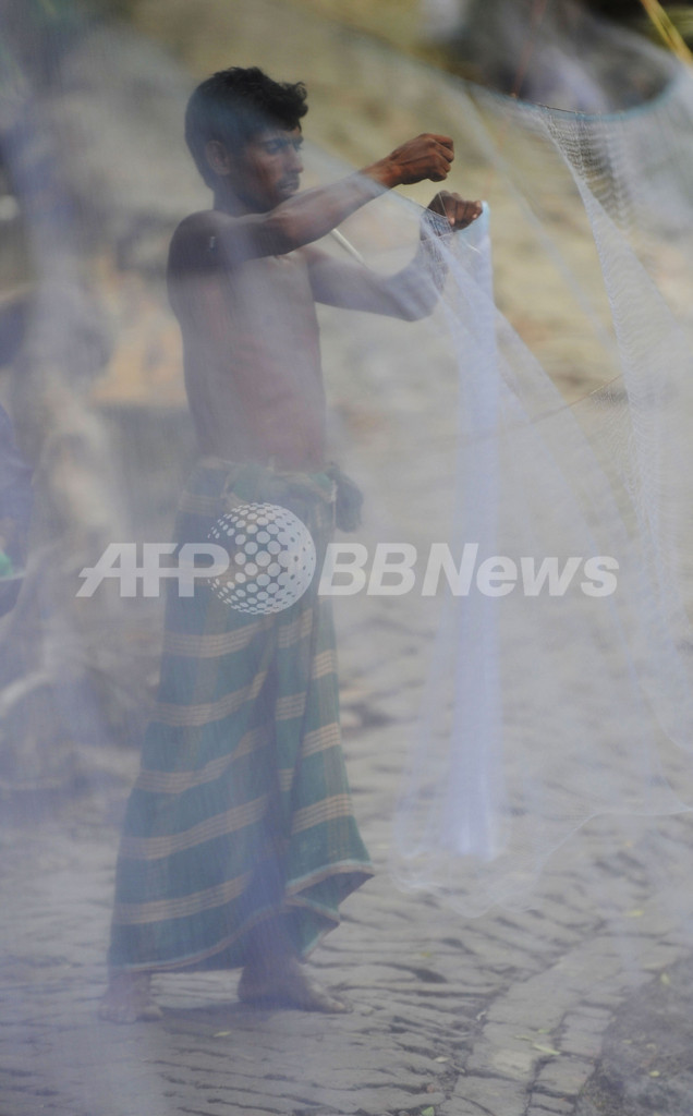 サイクロン被害のバングラデシュ、救援活動が本格化