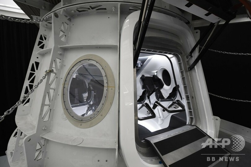 スペースX、民間人向け月周遊旅行の新計画を発表