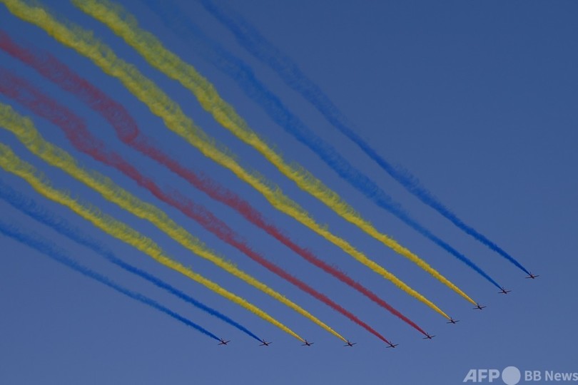 中国軍、共産党100周年式典リハーサルで曲芸飛行
