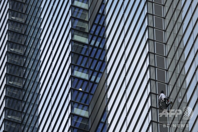 仏スパイダーマン、英金融街シティーの「最高峰」登頂し逮捕