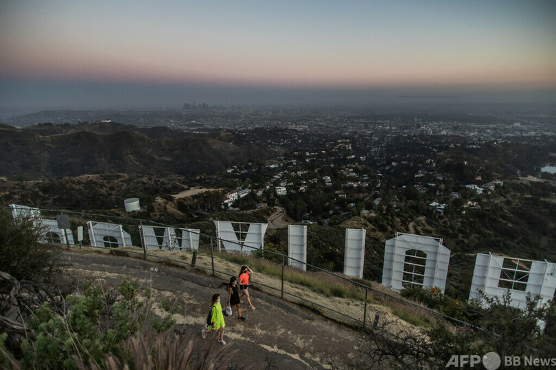 ハリウッドの巨大看板、「お直し」