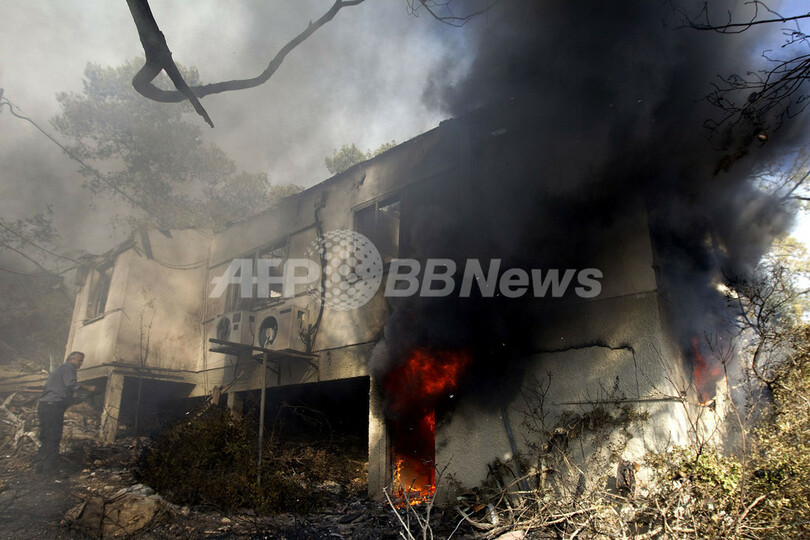 イスラエルの記録的山火事3日目、火は衰えず