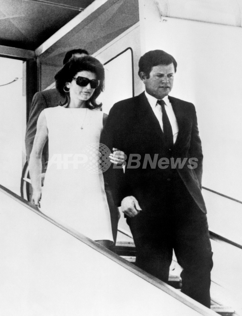 エドワード・ケネディ米上院議員死去、77歳