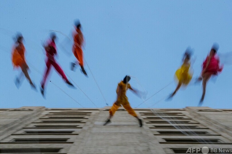 【今日の1枚】重力から解放、空を舞台にダンス チリ