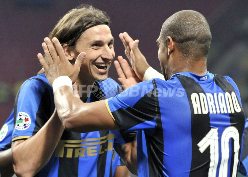 インテル 勝ち点で首位に並ぶ