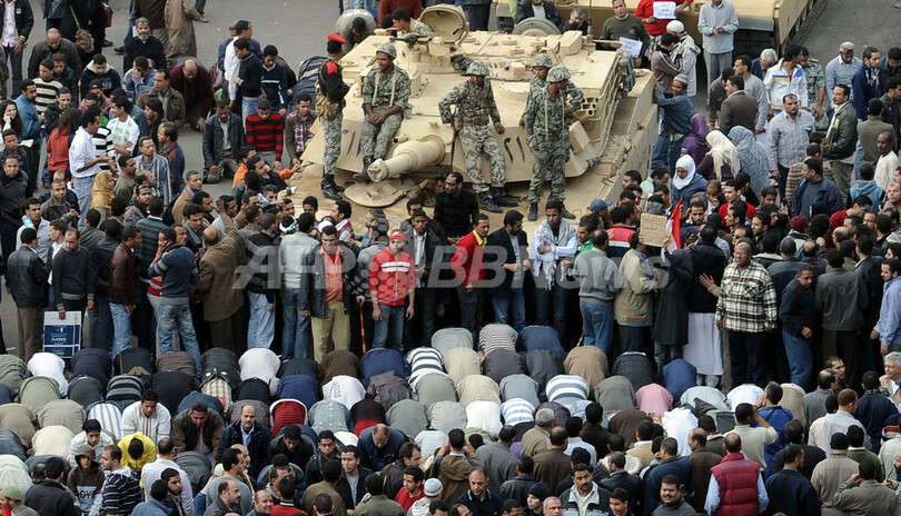 エジプト軍「民衆に武力行使しない」