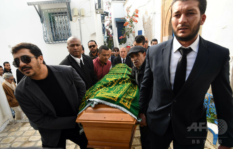 ナオミ・キャンベルらが参列、アライアの死を悼む