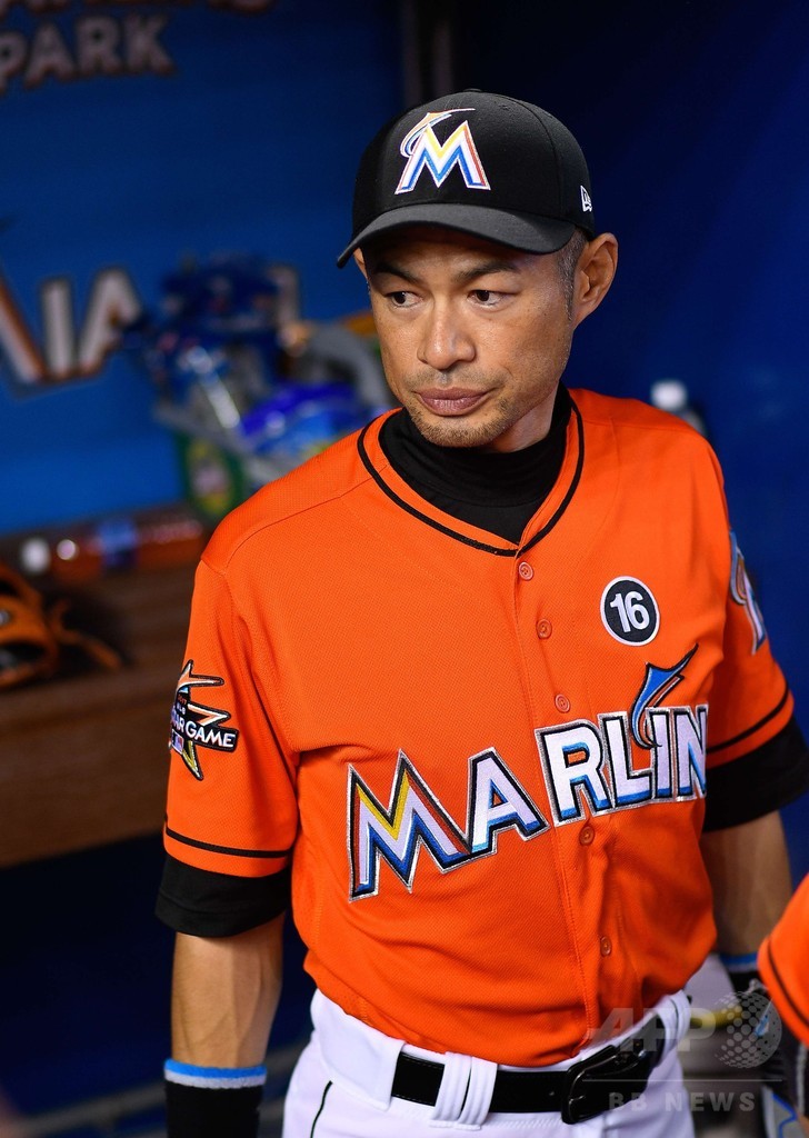 マーリンズ、3000安打のイチローを祝福 チーム内から称賛の嵐