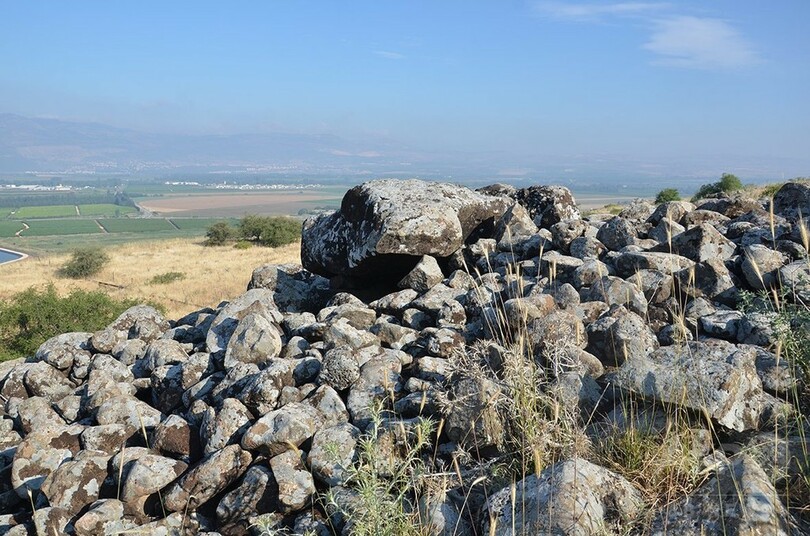青銅器時代の「謎めいた」巨石建造物、イスラエルで発見