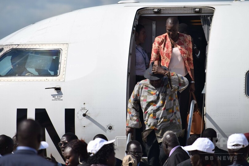 南スーダン反政府勢力トップが副大統領復帰、和平へ期待高まる