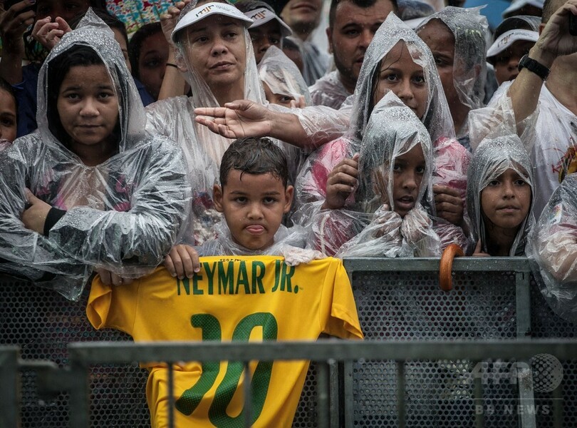 ネイマールがチャリティー立ち上げ、慈善試合と式典に参加