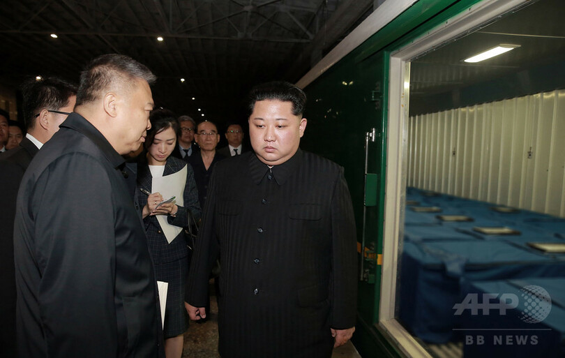 北朝鮮の観光バス事故 金正恩氏が中国人犠牲者乗せた列車を見送り 写真2枚 国際ニュース Afpbb News