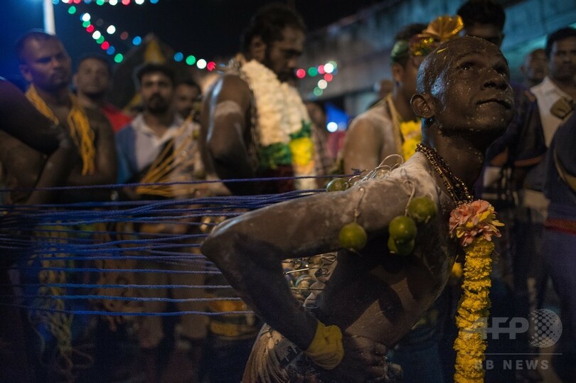 背中にかぎ針、ヒンズー教の奇祭タイプーサム