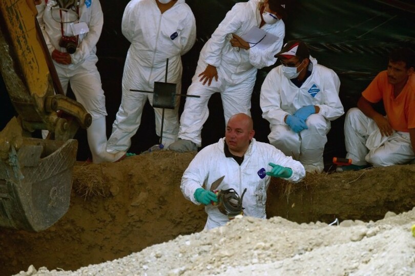 メキシコ集団墓地の発掘調査、117遺体確認 胎児や子どもも