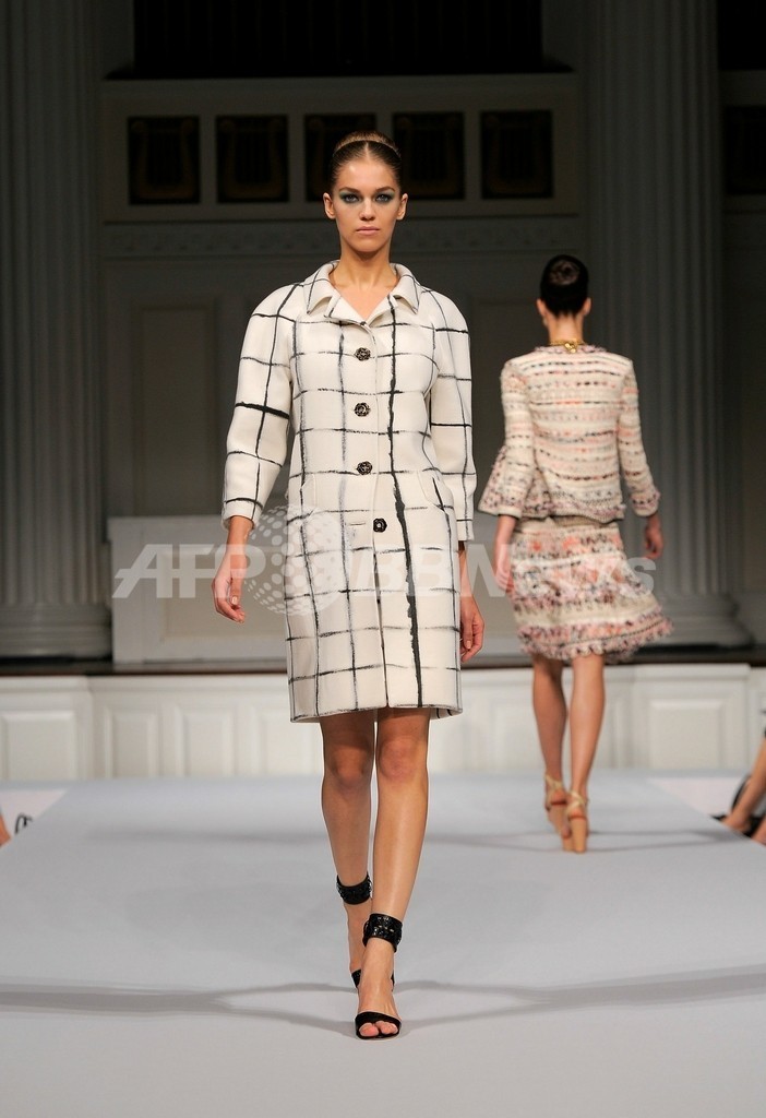 ＜11年春夏NYコレクション＞オスカー・デ・ラ・レンタ、新作を発表