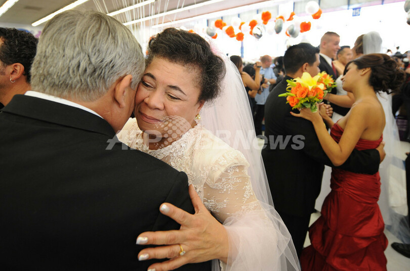 9月9日、9組のカップルに99セントの結婚式を提供 米小売チェーン