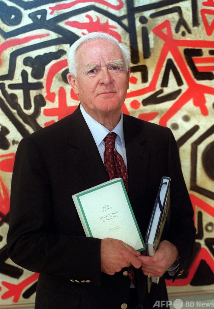 英作家ジョン・ル・カレ氏死去、89歳 スパイ小説の名手