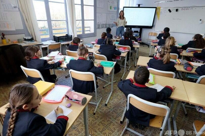 学校制服の試験導入開始 仏