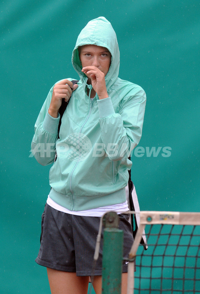 シャラポワ シングルス復帰戦へ向けて調整を行う