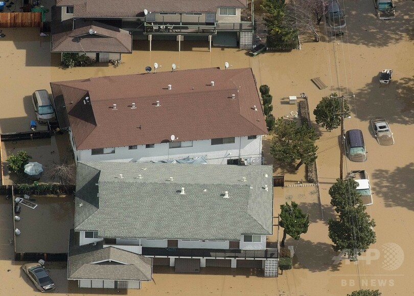 豪雨による洪水で大規模な避難命令 米カリフォルニア州
