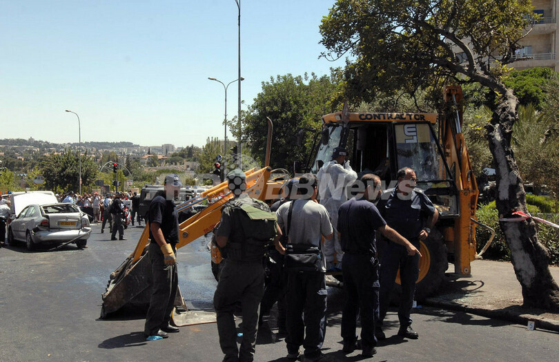 ブルドーザーまた暴走で16人負傷、犯人を射殺 エルサレム