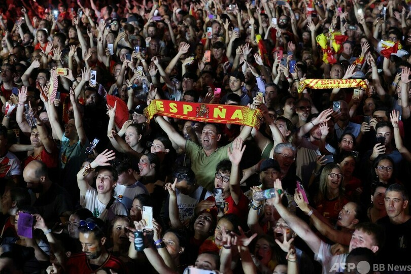 スペイン代表が凱旋 女子W杯優勝に歓喜