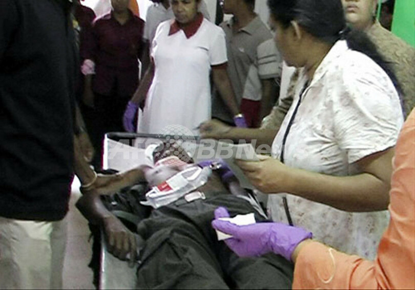 爆弾の爆発相次ぎ、死者10人以上　スリランカ