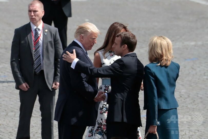 米仏首脳の「握手対決」再び 25秒間の勝負の行方は…？