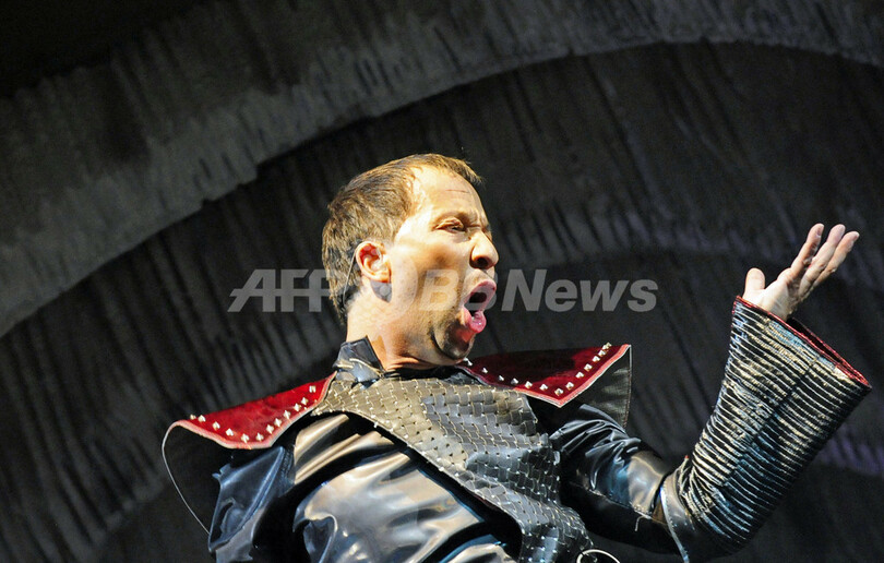 DJボボの「Vampires Alive Tour」が開幕