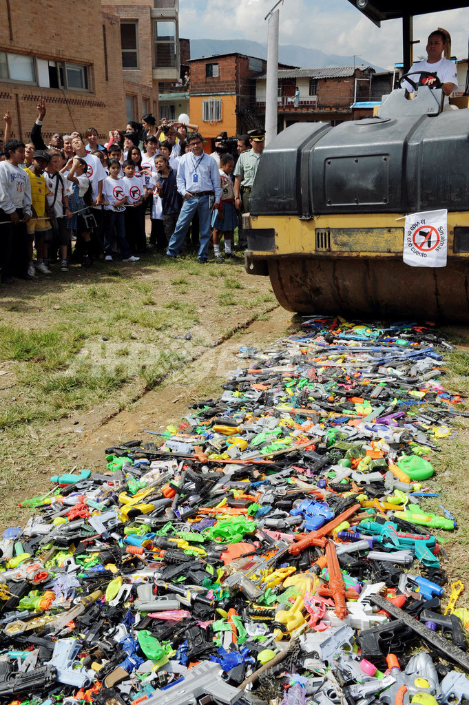 コロンビアで「子どもの武装解除」週間