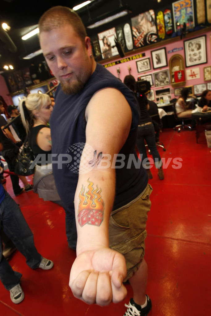 タトゥーアーティストのKat Von D、ギネスに挑戦