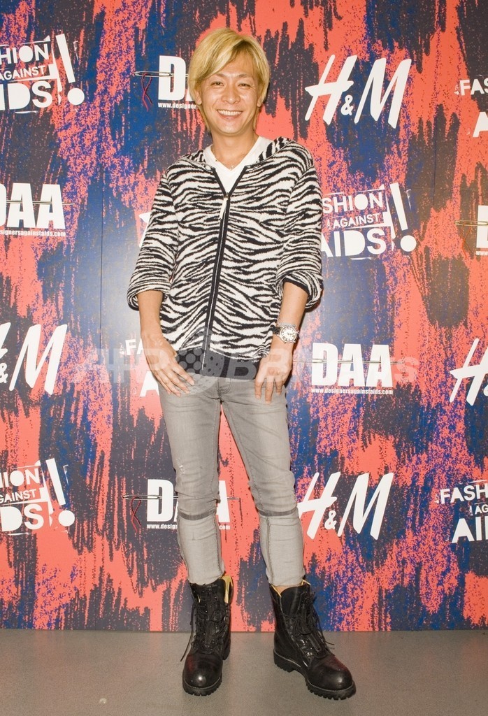 H＆M「ファッション・アゲインスト・エイズ」発売、チャラがミニライブ
