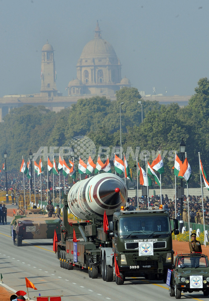 インド首都で軍事パレード、長距離ミサイル「アグニ5」初公開