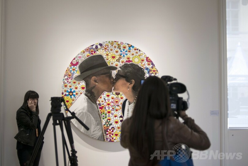 ファレル最新アルバム『Girl』の発売記念展覧会開催、村上隆の作品も