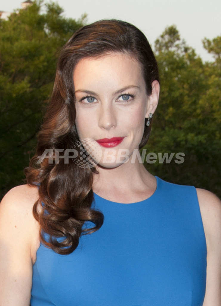 リヴ・タイラー、「ジバンシィ」新広告で歌声を披露