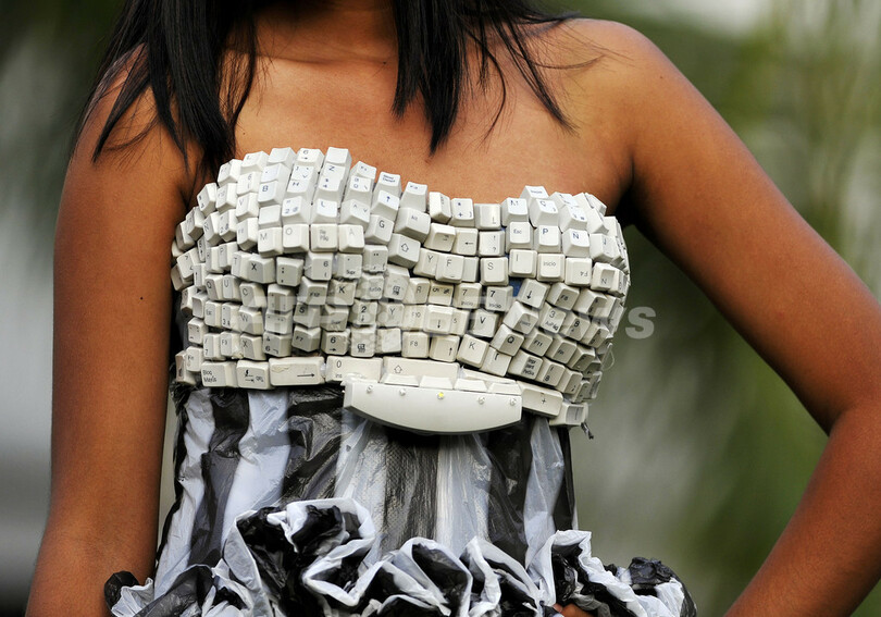 アースアワーを記念、コロンビアでエコなファッションショー