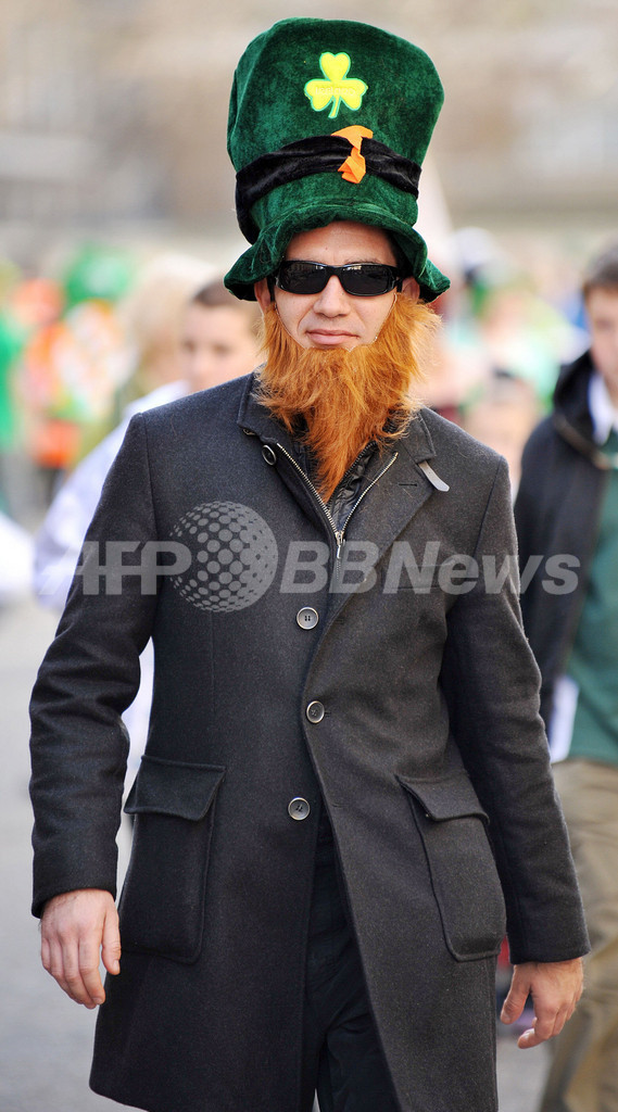 緑色に染まる「セント・パトリックス・デー」世界各地でパレード