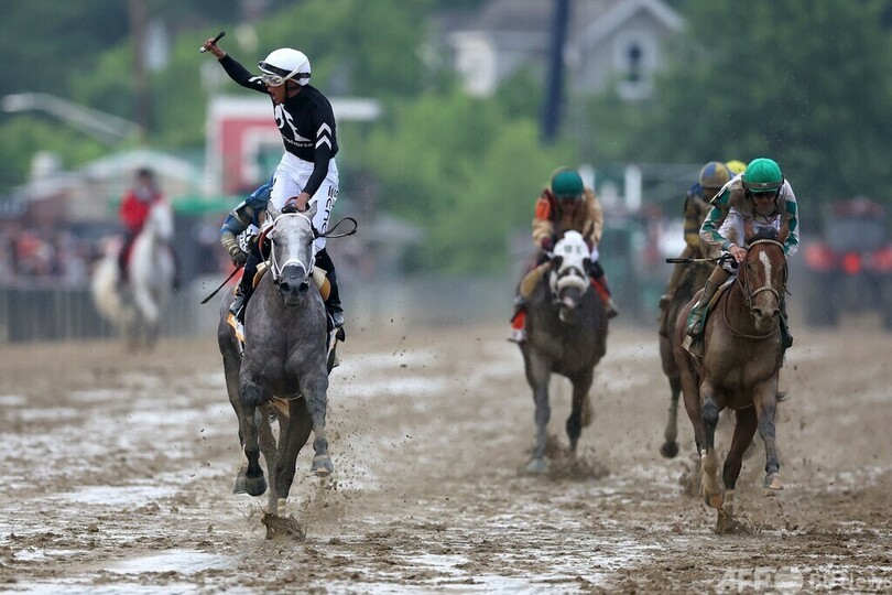 シーズザグレイがプリークネスS優勝 88歳ルーカス調教師は最年長V