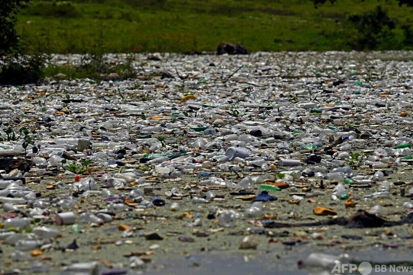 中米の河川や浜辺覆うプラスチックごみ