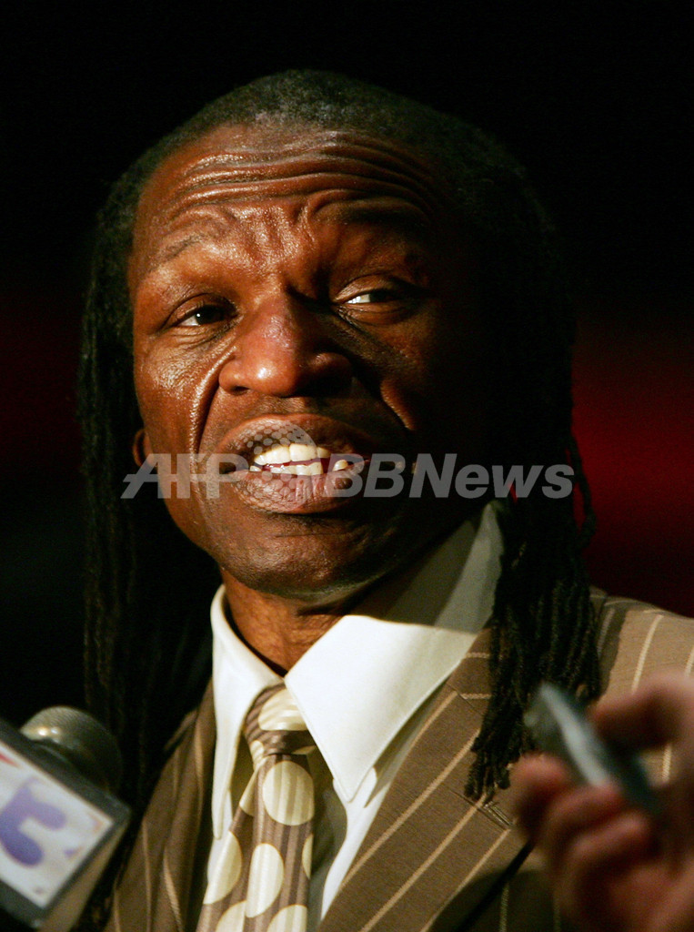 ＜ボクシング＞デラホーヤとメイウェザー・ジュニア 記者会見で舌戦 - 米国