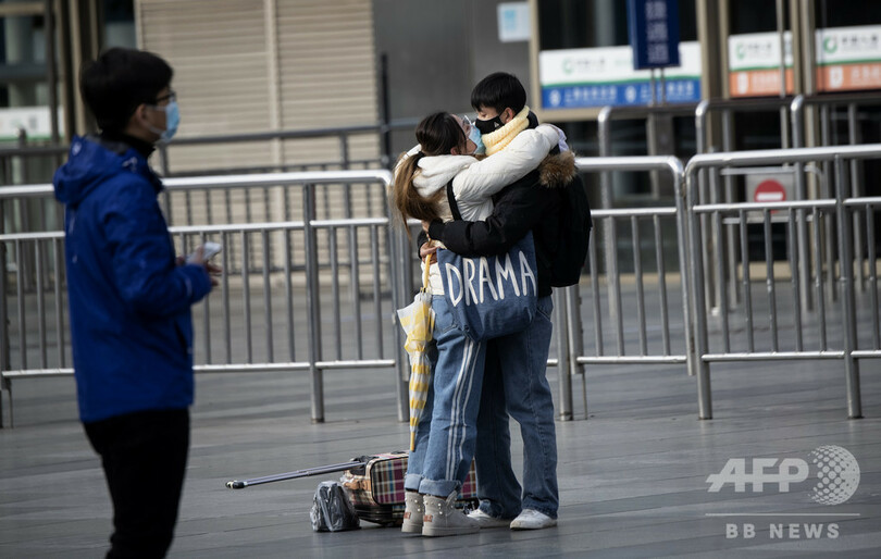 新型コロナウイルス、中国本土での死者1000人超