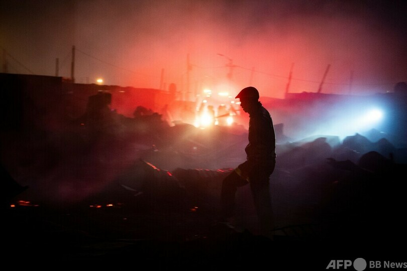ケープタウンのスラム街で火災 南アフリカ