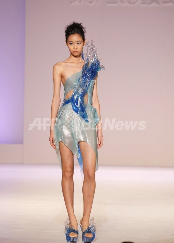 「装苑賞」公開審査会開催、候補者16組が作品を発表