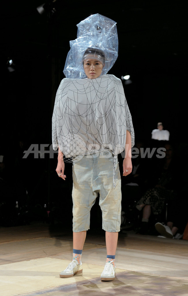 ＜11年春夏東京コレクション＞アンリアレイジ、新作を発表