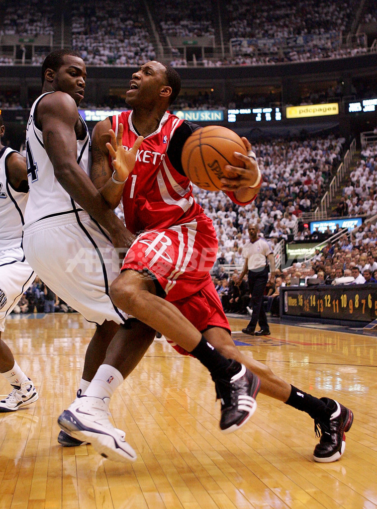 ロケッツ ジャズに勝利しプレーオフ初勝利